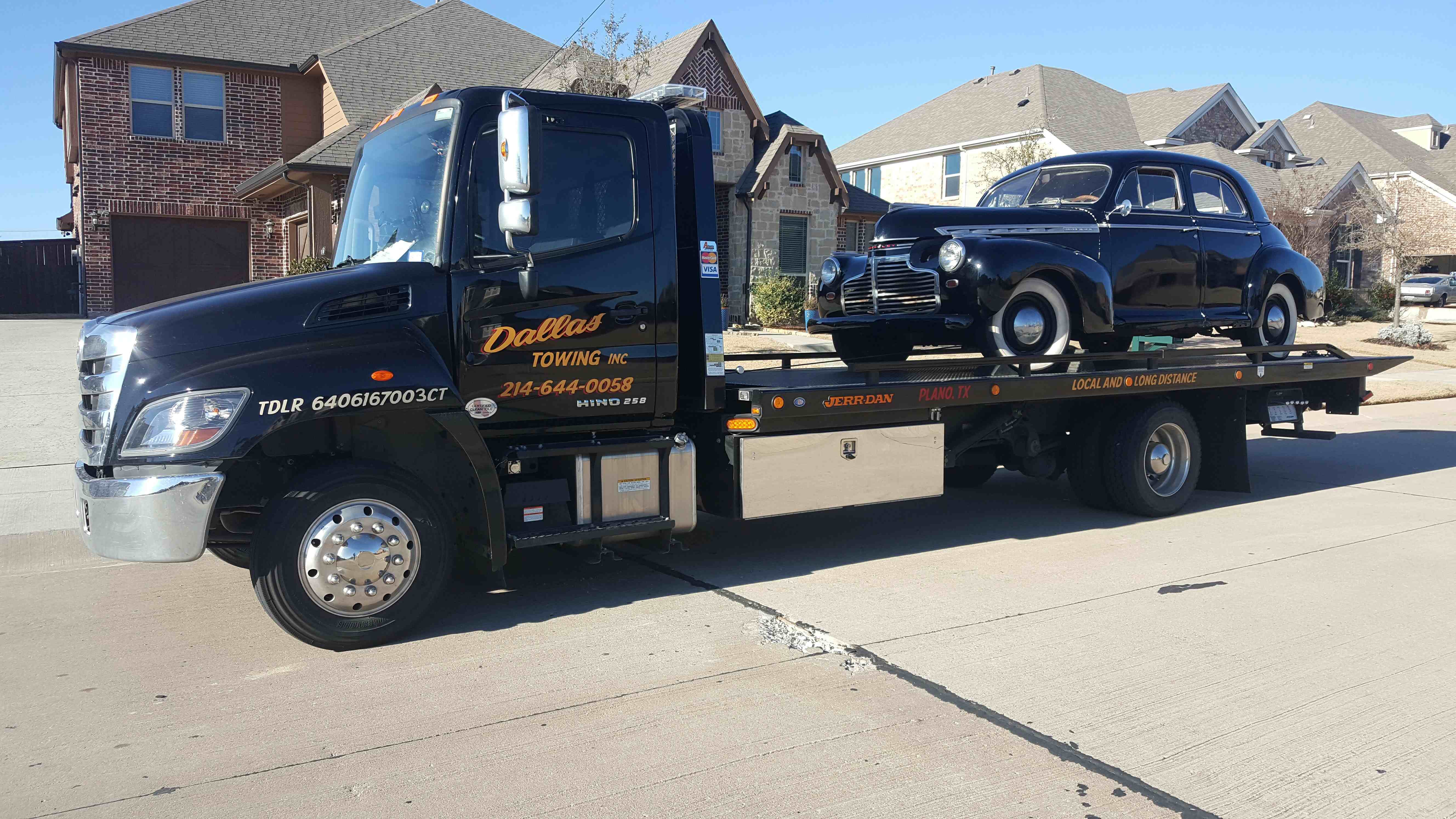 Flatbed Tow Truck In Dallas loading=